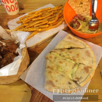 Foto Makanan di Angry Foods Street