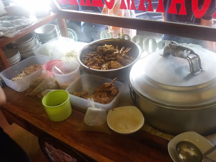 Foto makanan di Soto Ayam Ceker Favorit Suroboyo Foto makanan di Soto Ayam Ceker Favorit Suroboyo