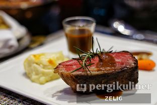 Foto 1 - Makanan(72 hours Signature Short Ribs) di Collage - Hotel Pullman Central Park oleh @teddyzelig 