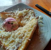 Foto Roti Bakar Keju Ice Cream di Arjuna Cafe