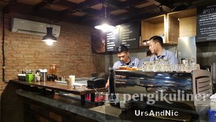 Foto 8 - Interior di Upnormal Coffee Roasters oleh UrsAndNic 