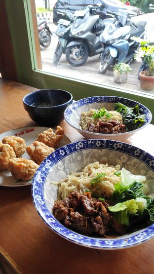 Foto - Makanan(Bakmie Ayam Asin Polos &amp; Bakso Goreng Keju) di Bakmie Tjo Kin oleh Simon A. claudius_simon