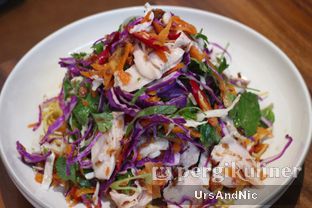 Foto 8 - Makanan(Asian Chicken Salad ) di St. Ali oleh UrsAndNic 
