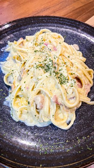 Foto 8 - Makanan(Fettucine Carbonara) di Eatime Stories oleh duocicip 