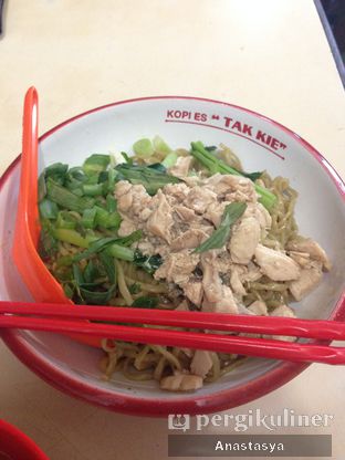 Foto 1 - Makanan(Bakmi Ayam Tak Kie) di Kopi Es Tak Kie oleh Anastasya Yusuf
