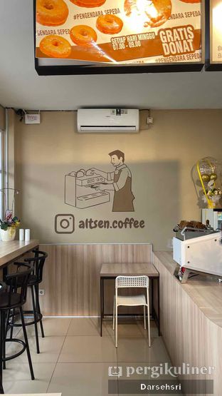 Foto 4 - Interior di Altsen Coffee & Eatery oleh Darsehsri 