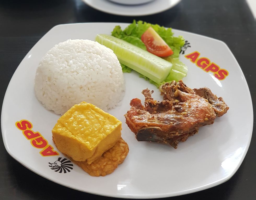 Ayam Goreng Pemuda Surabaya, Cengkareng - Lengkap: Menu terbaru, jam