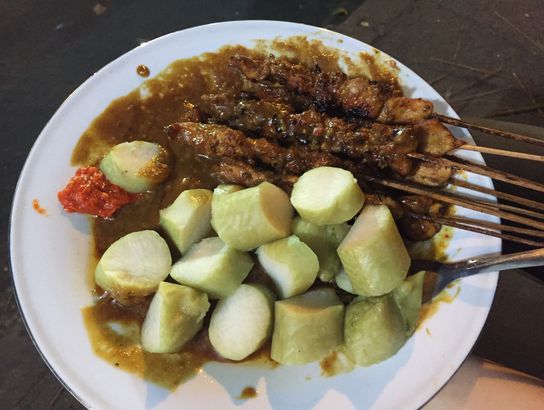 Restoran / tempat makan dengan tema Legendaris ...