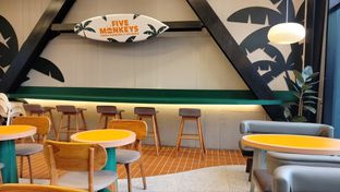 Foto 5 - Interior di Five Monkeys oleh Momondud 
