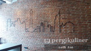 Foto 5 - Interior di Dancing Goat Coffee Co. oleh Selfi Tan