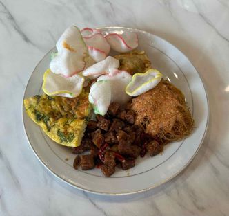 Foto Makanan di Nasi Uduk & Lontong Sayur Oma Wini