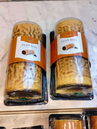 Foto 3 - Makanan di Holland Bakery oleh Momondud 