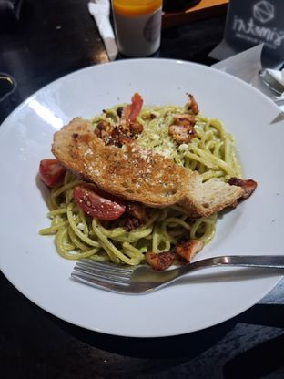 Foto 2 - Makanan(Chicken basil pesto ) di Simetri Coffee Roasters oleh Bobby Putra