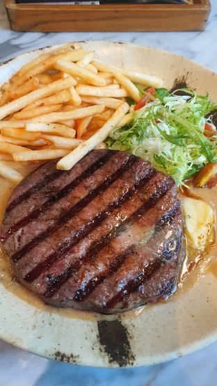 Foto 2 - Makanan(Coffee Rubbed Steak 200gr) di Karnivor oleh Deo Sandro