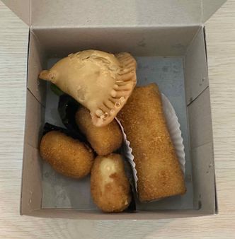 Foto Makanan di Toko Kue Vivi