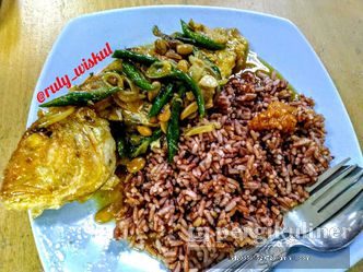 Foto Makanan di Kantin Laris