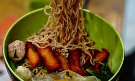 Vegetarian Bakmie Garing H-P (Hot Pedas)