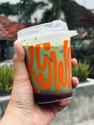 Foto 9 - Makanan(Strawberry Matcha Latte) di Blackswan Coffee House oleh Cyntia // IG: @cyntiahbsr