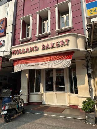 Foto review Holland Bakery oleh Albert Murdiono 2