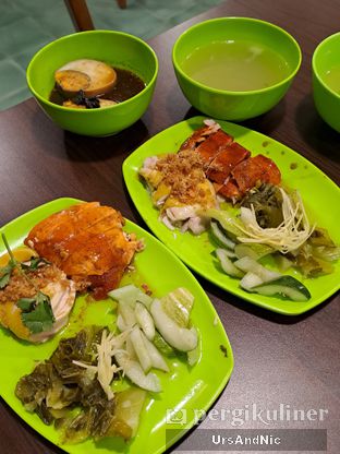 Foto 4 - Makanan di Hoi Kee Hainanese Chicken Rice & Porridge oleh UrsAndNic 