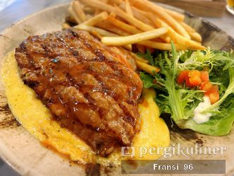Foto Makanan di Karnivor