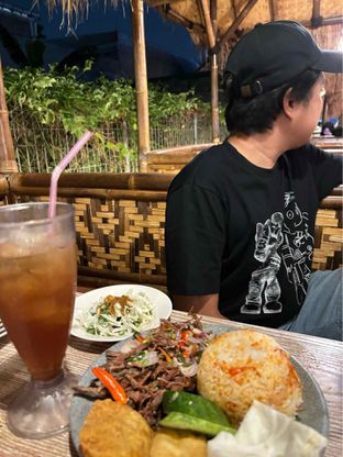 Foto 3 - Makanan(Paket Nasi Uleg Empal Suwir) di Rumah Makan Kampung Kecil oleh Cyntia // IG: @cyntiahbsr