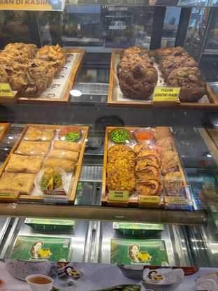 Foto 9 - Makanan di Pisang Goreng Madu Bu Nanik oleh Albert Murdiono