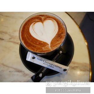 Foto 2 - Makanan(Cocoa &amp; 65'C Steamed Milk) di Toby's Estate oleh Yummy Eats
