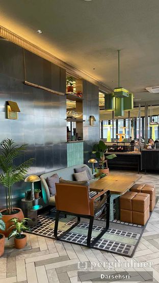 Foto 9 - Interior di Mainstreet Dining & Coffee oleh Darsehsri 