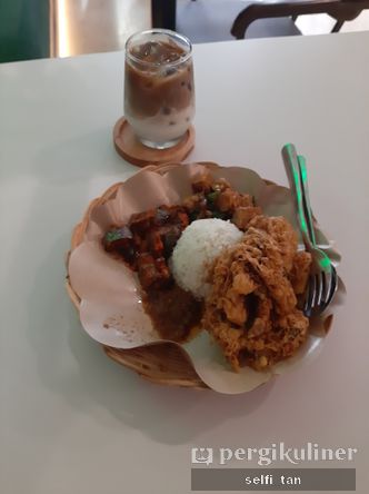 Foto Makanan di Delapan Belas