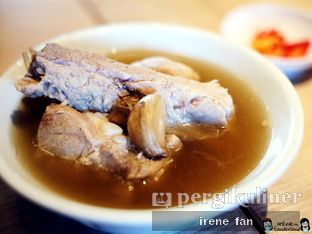 Foto 2 - Makanan(Pork Ribs Soup (Regular)) di Song Fa Bak Kut Teh oleh Irene Stefannie @_irenefanderland