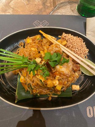 Foto 1 - Makanan(Pad Thai With Prawn) di Orasa's oleh Clara Djalim