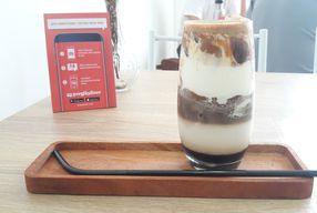 Foto Those Between Tea & Coffee
