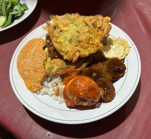Foto 1 - Makanan di Nasi Uduk & Ketupat Sayur Betawi Bang Udin oleh Albert Murdiono