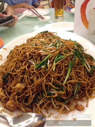 Foto 3 - Makanan(Bakmi Goreng) di Angke Restaurant oleh Anastasya Yusuf