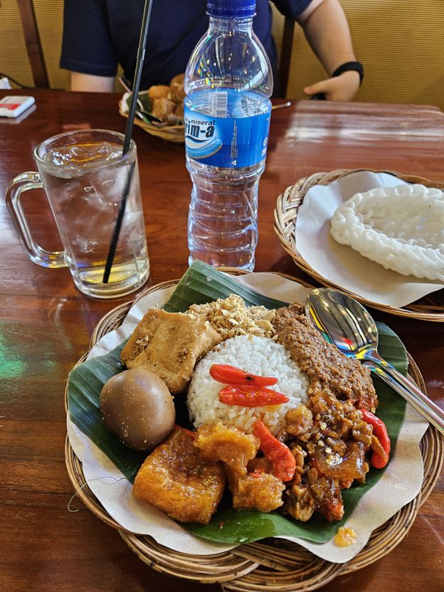 selalu-diperbarui-menu-gudeg-mercon-bu-prih-pantai-indah-kapuk