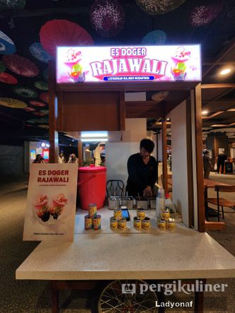 Foto Eksterior di Es Doger Rajawali