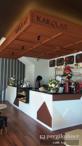Foto 3 - Interior di Kakolait oleh Selfi Tan
