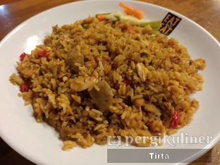 Foto review Nasi Goreng Spesial Tiga Rasa oleh Tirta Lie 1
