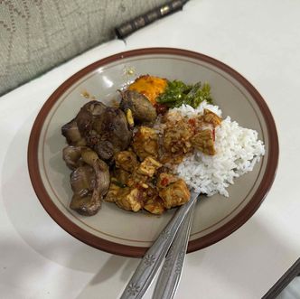 Foto Makanan di Warteg aw Laka-Laka