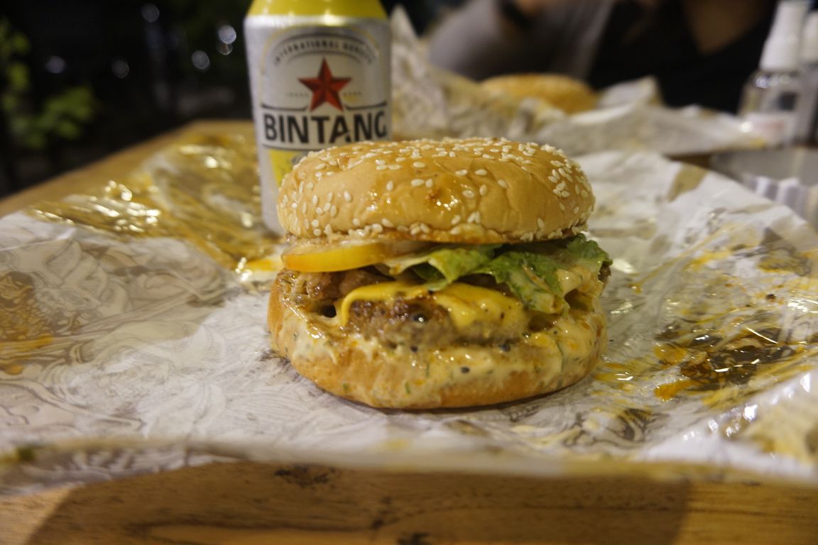Lawless Burgerbar Cibubur Bogor Lengkap Menu Terbaru Jam Buka No Telepon Alamat Dengan Peta