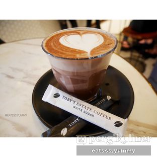 Foto 1 - Makanan(Cocoa &amp; 65'C Steamed Milk) di Toby's Estate oleh Yummy Eats