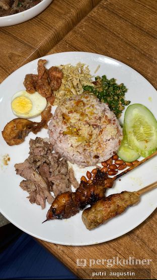 Foto 2 - Makanan(Nasi Campur Spesial Ayam dan Daging) di Warung Bali Pak Gede oleh Putri IG @putrieview