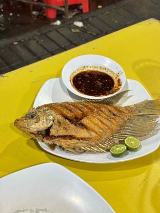 Foto 4 - Makanan(Ikan Gurame Goreng) di Seafood 68 Santa oleh Cyntia // IG: @cyntiahbsr