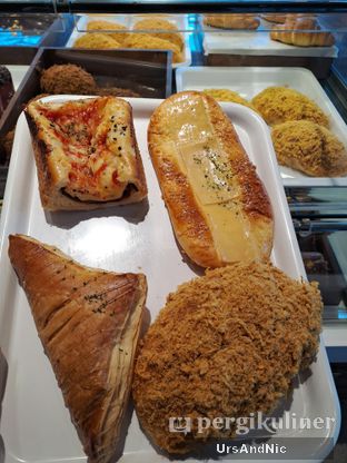 Foto 1 - Makanan di Mako Cake & Bakery oleh UrsAndNic 