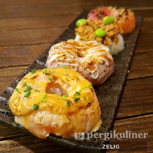 Foto 9 - Makanan(Shinagawa Platter (79k++)) di Sushi Groove oleh @teddyzelig 