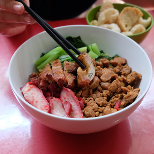 Foto 7 - Makanan(Bakmi Campur) di Bakmi Ho Liaw oleh Yummyfoodsid 