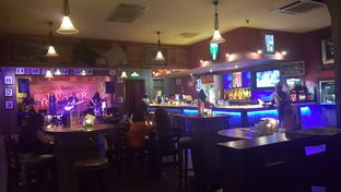 Foto 3 - Interior(Smoking Area) di Frank's Bar & Smokehouse oleh Oswin Liandow