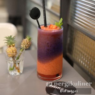 Foto review Greyhound Cafe oleh Darsehsri  2