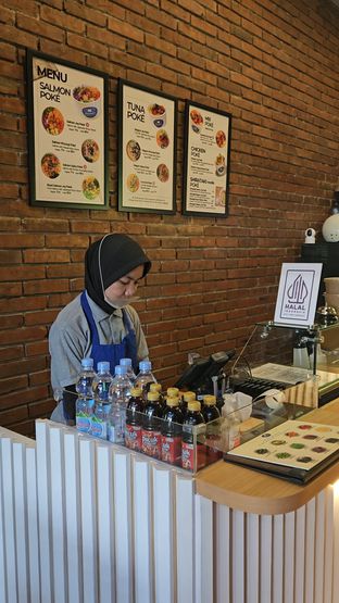 Foto 2 - Interior(Menu dan tempat) di Ono Poke Kitchen oleh T.J W